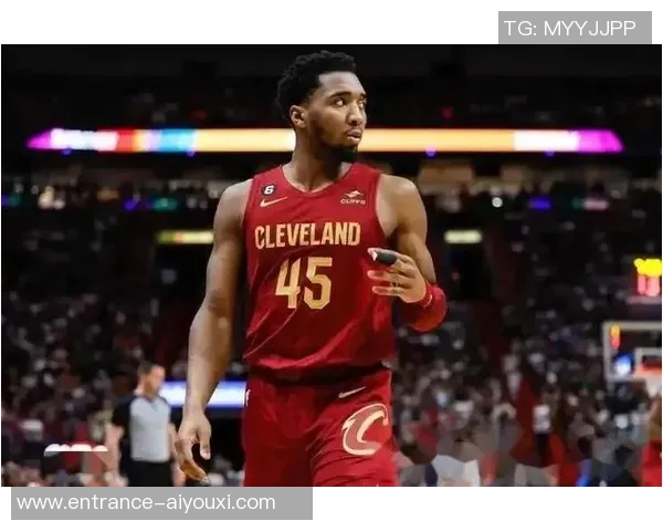 多诺万米切尔引领球队崛起展现超凡实力与领袖风范